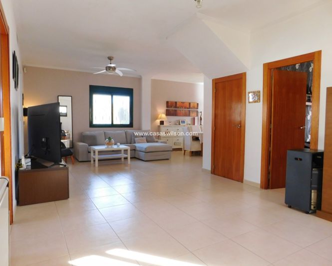 Image No.2-4 Bed Villa for sale
