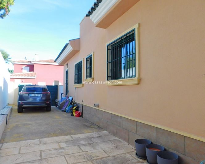 Image No.44-4 Bed Villa for sale