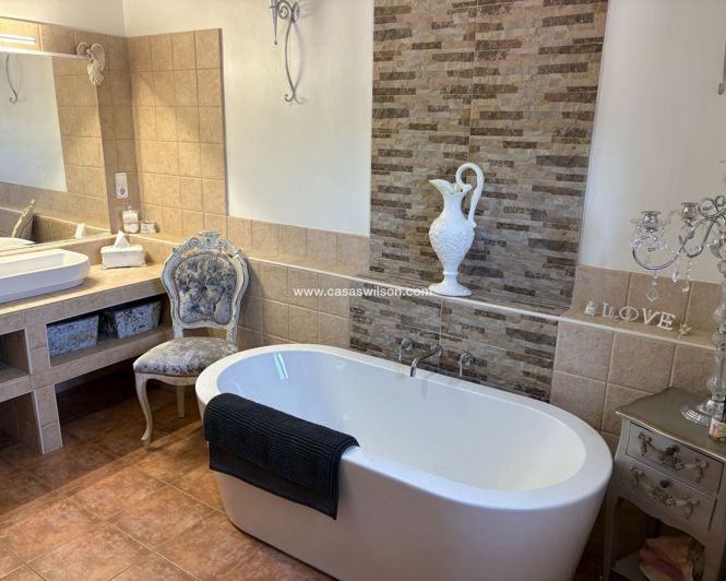 Image No.19-5 Bed Villa for sale