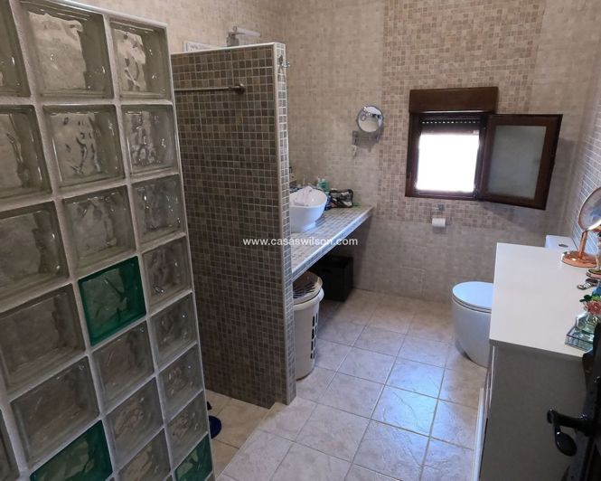 Image No.32-5 Bed Villa for sale