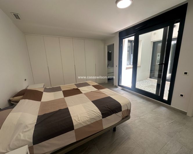 Image No.11-5 Bed Villa for sale