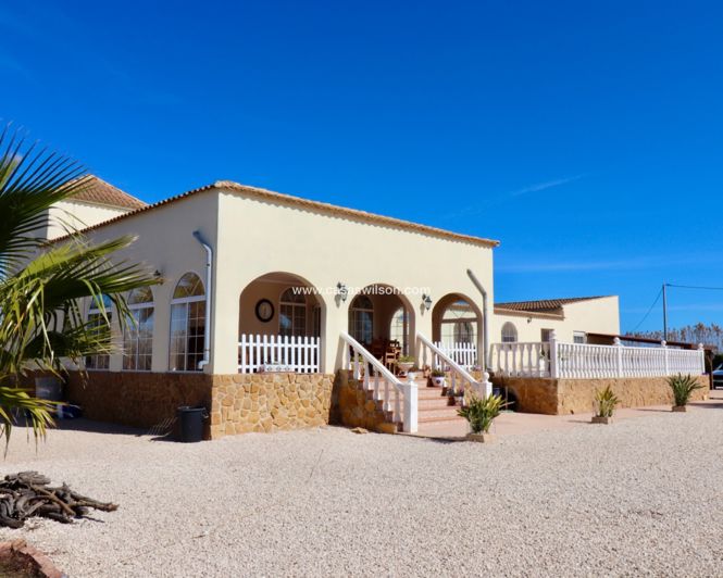 Image No.2-Propriété de 5 chambres à vendre à Catral