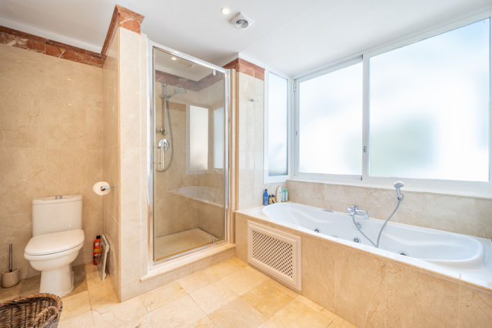 Image No.10-4 Bed Villa for sale