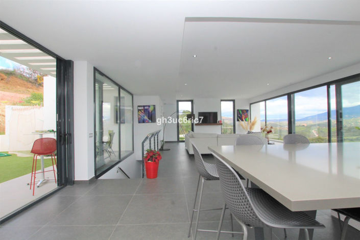 Image No.7-4 Bed Villa for sale