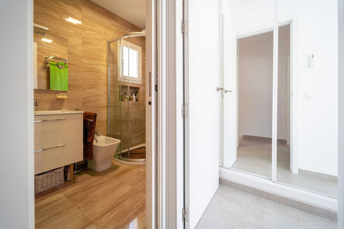 Image No.17-2 Bed Townhouse for sale