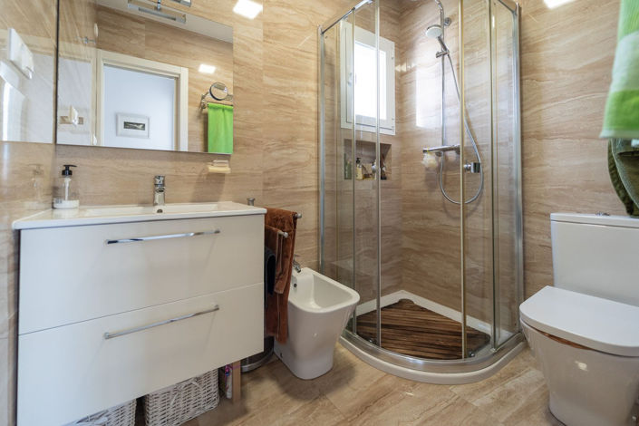 Image No.18-2 Bed Townhouse for sale