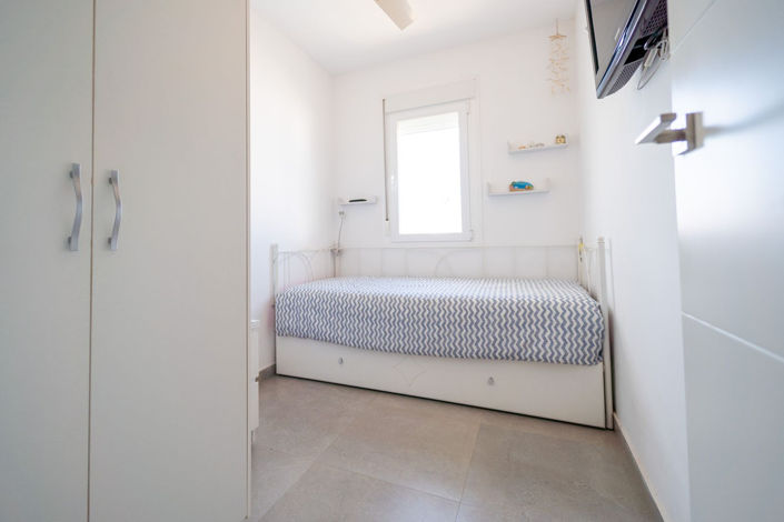 Image No.25-2 Bed Townhouse for sale