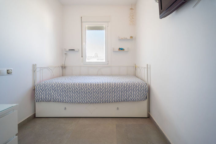 Image No.26-2 Bed Townhouse for sale