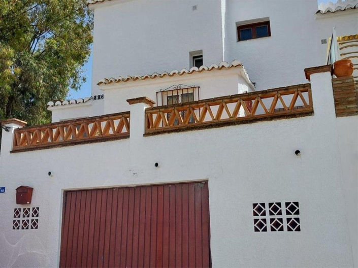 Image No.21-4 Bed Townhouse for sale