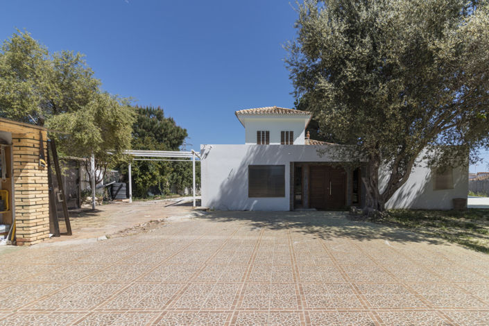 Image No.3-9 Bed Villa for sale