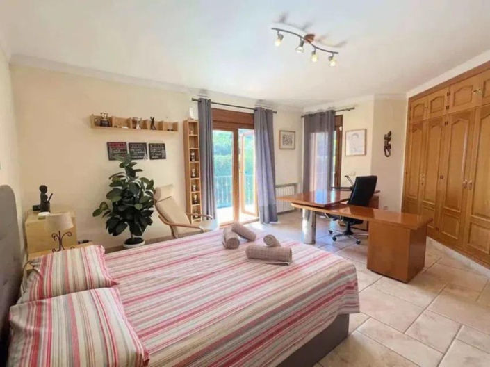 Image No.10-5 Bed Villa for sale