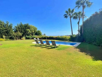 12-53013098fcab6c38b1379cd33298e050