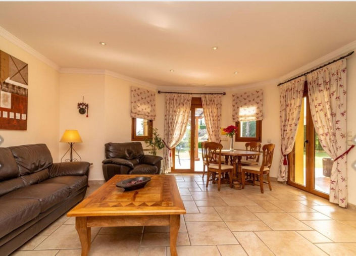 Image No.48-5 Bed Villa for sale