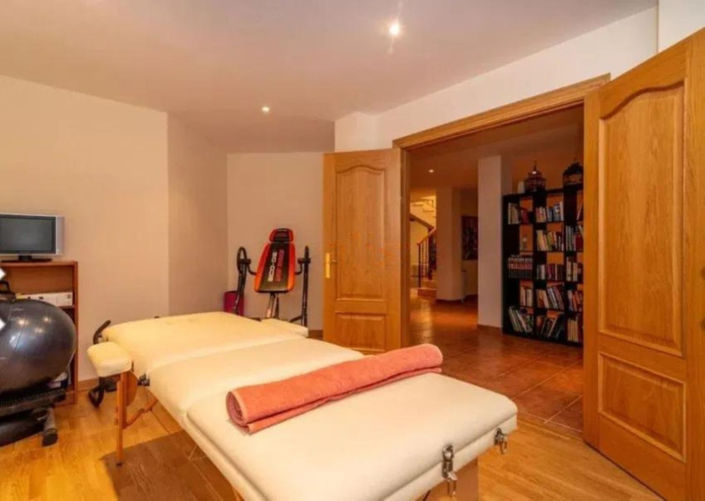 Image No.8-5 Bed Villa for sale