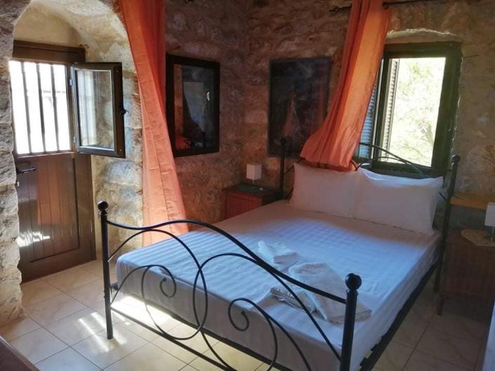 Image No.9-4 Bed House for sale