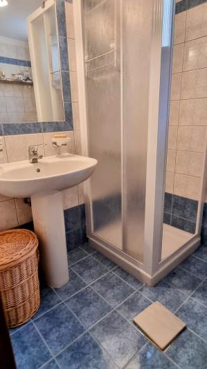 Image No.12-4 Bed House for sale