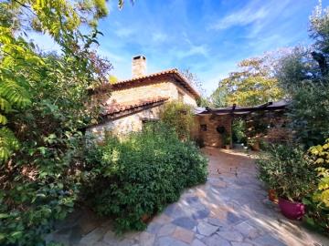 1 - Marathonas, House