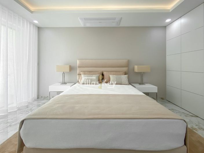 Image No.17-4 Bed Apartment for sale