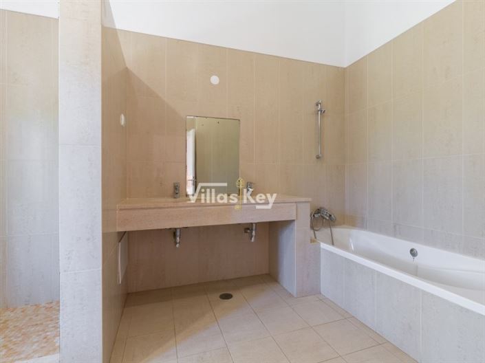 Image No.22-4 Bed House for sale