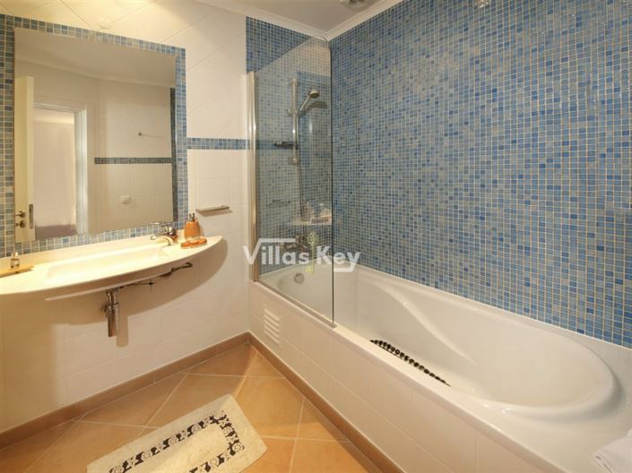 Image No.10-Commercial à vendre à Lagos