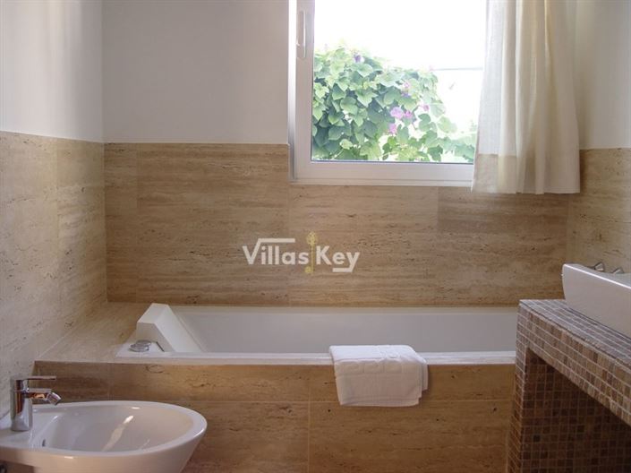 Image No.7-4 Bed House for sale