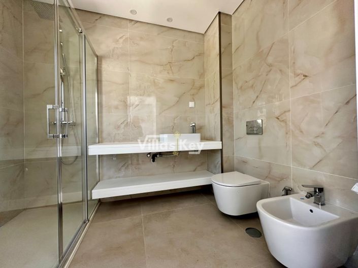 Image No.12-6 Bed Commercial for sale