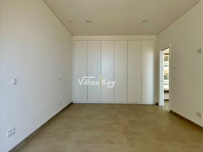 Image No.27-6 Bed Commercial for sale