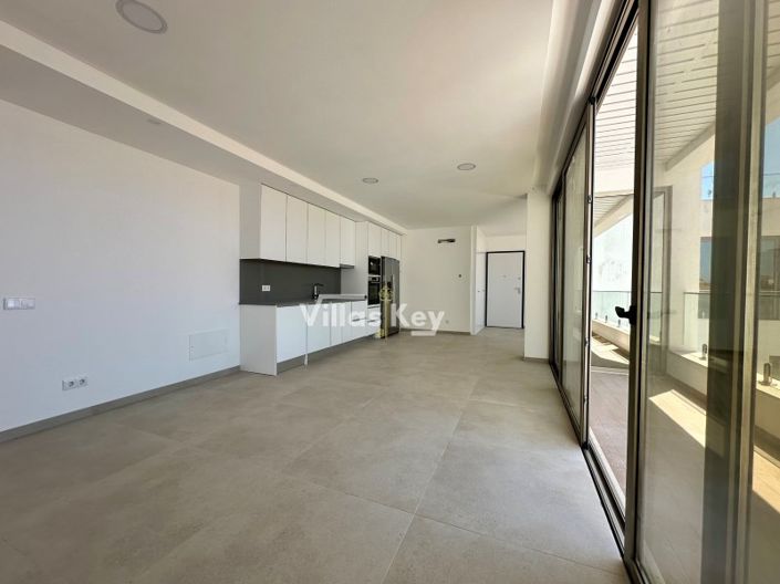 Image No.7-6 Bed Commercial for sale