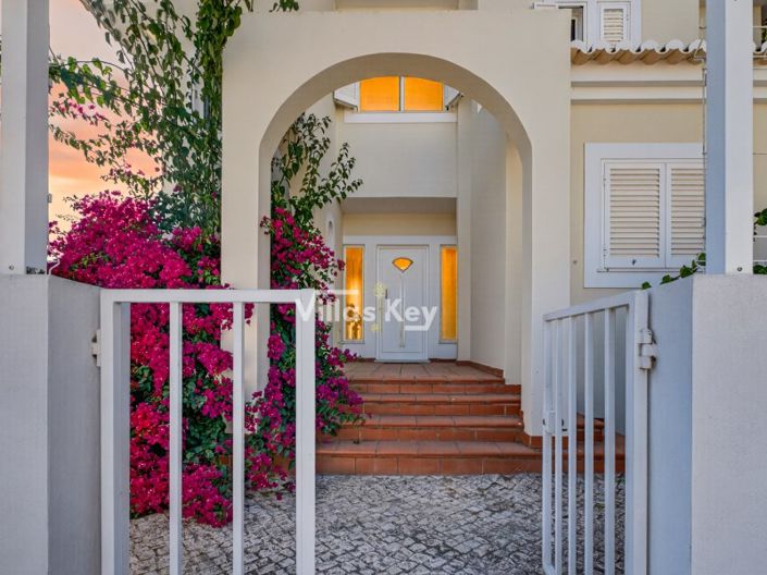 Image No.2-Maison de 4 chambres à vendre à Lagos