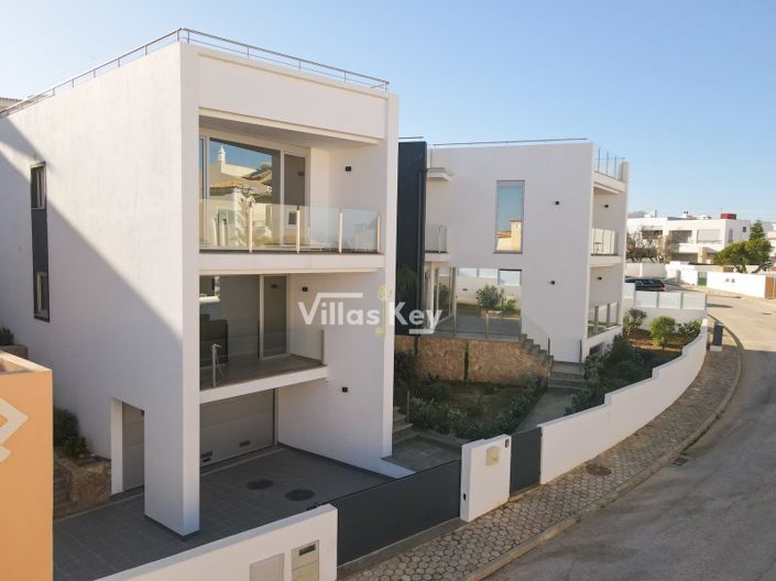 Image No.2-Maison de 4 chambres à vendre à Lagos