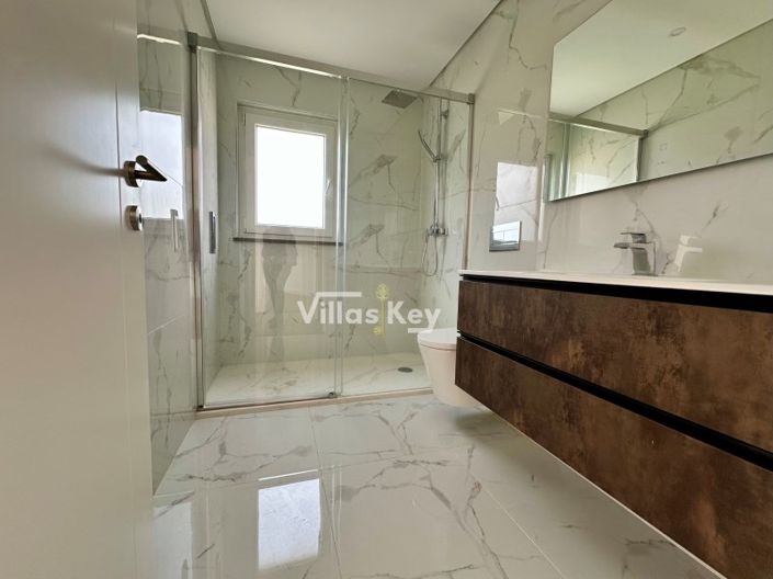 Image No.20-Maison de 4 chambres à vendre à Lagos