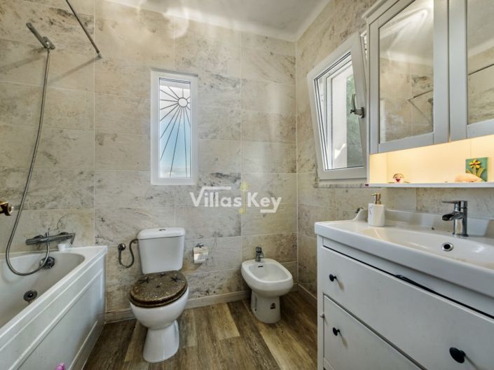 Image No.38-4 Bed House for sale