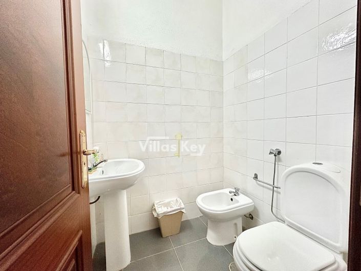 Image No.6-Commercial à vendre à Lagos