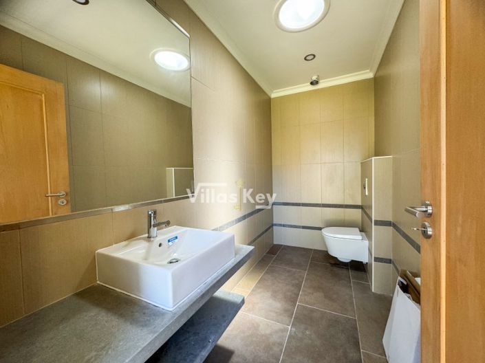 Image No.10-Commercial à vendre à Lagos