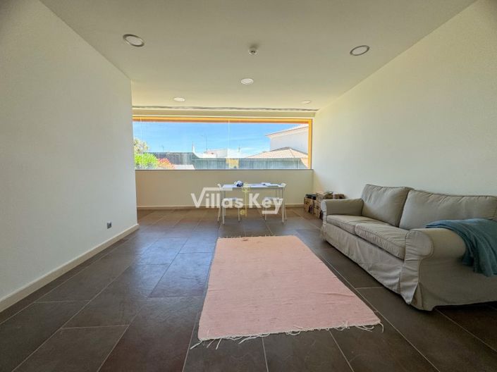 Image No.14-Commercial à vendre à Lagos