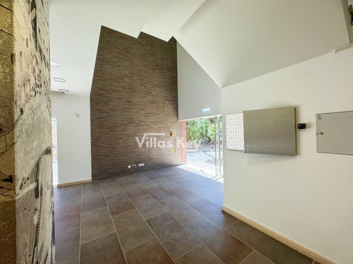 Image No.17-Commercial à vendre à Lagos