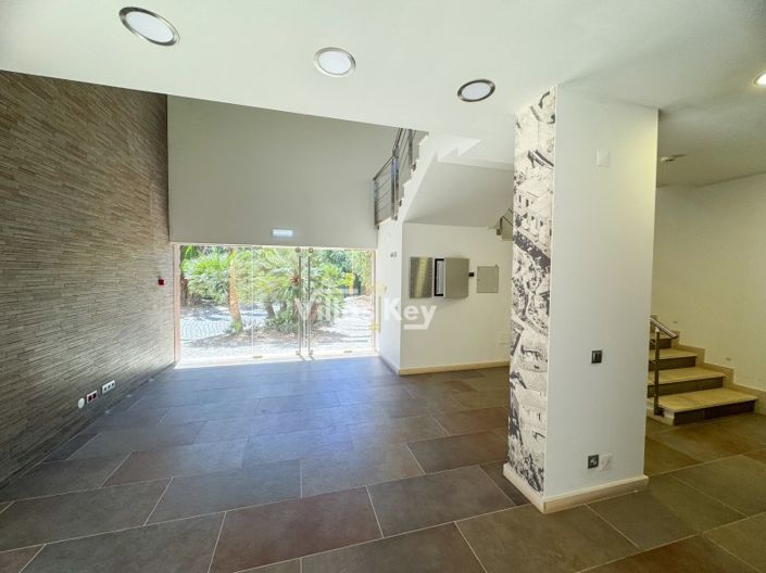 Image No.19-Commercial à vendre à Lagos