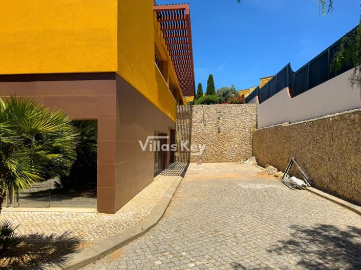 Image No.25-Commercial à vendre à Lagos