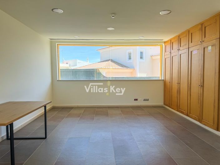 Image No.7-Commercial à vendre à Lagos