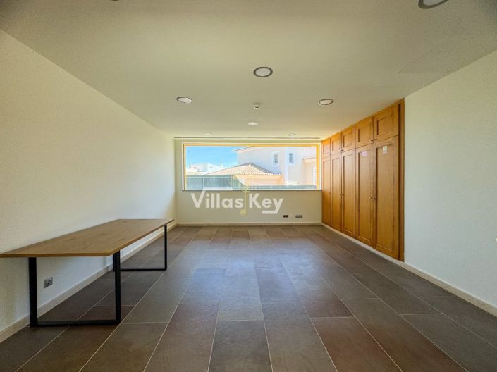 Image No.8-Commercial à vendre à Lagos