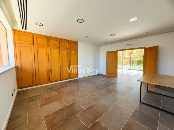 Image No.9-Commercial à vendre à Lagos