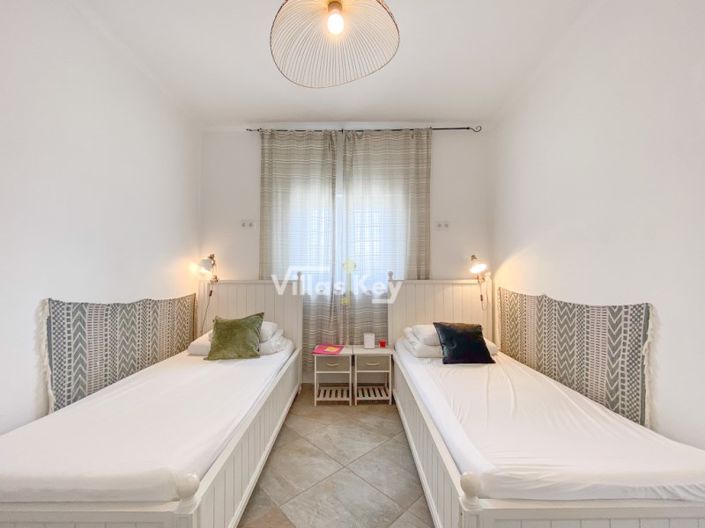 Image No.12-7 Bed House for sale