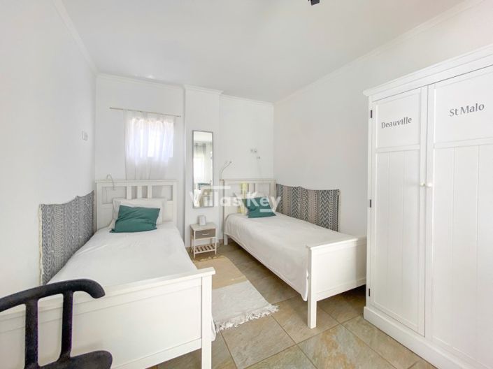 Image No.26-7 Bed House for sale