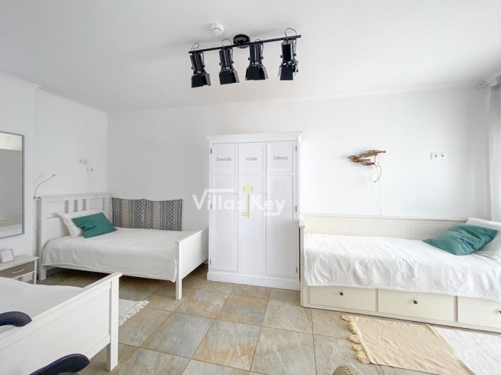 Image No.27-7 Bed House for sale