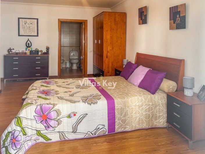 Image No.12-3 Bed Apartment for sale