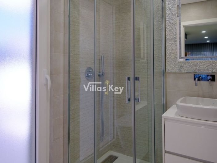 Image No.19-4 Bed House for sale