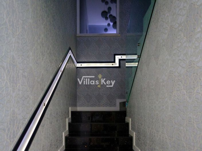 Image No.20-4 Bed House for sale