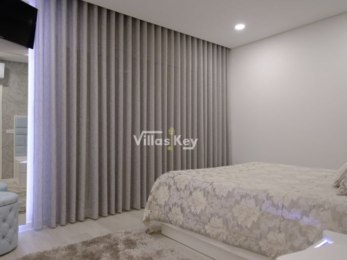 Image No.24-4 Bed House for sale