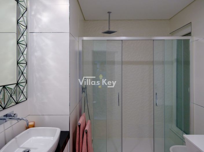 Image No.27-4 Bed House for sale