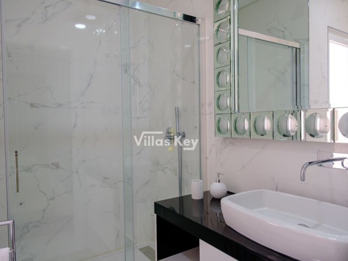 Image No.30-4 Bed House for sale